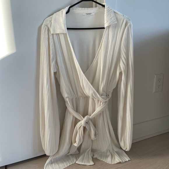 White plisse long sleeve dress - Picture 1 of 5